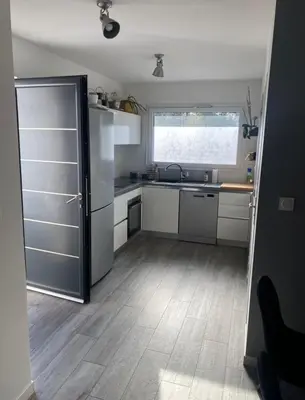Cuisine ou kitchenette dans l'établissement Maison, piscine centreville Gujan-Mestras 4 hôtes