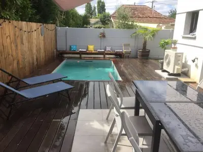 Piscine de l'établissement Maison, piscine centreville Gujan-Mestras 4 hôtes ou située à proximité