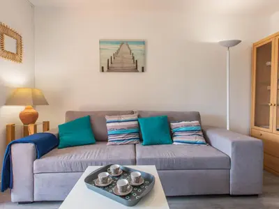 Coin salon dans l'établissement Apartment Les Terrasses Notre Dame du Port-8 by Interhome