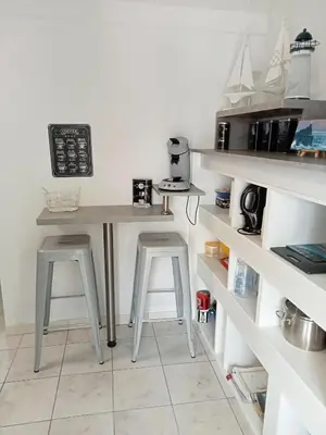 Cuisine ou kitchenette dans l'établissement Charmante maisonnette
