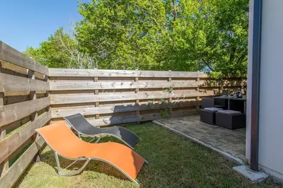Jardin de l'établissement Jolie maison au calme proche du lac
