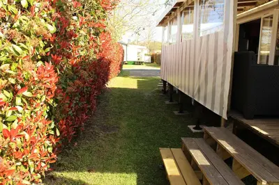 Jardin de l'établissement La Réserve 4 étoiles emplacement 844 3CH 2SDB 6 personnes