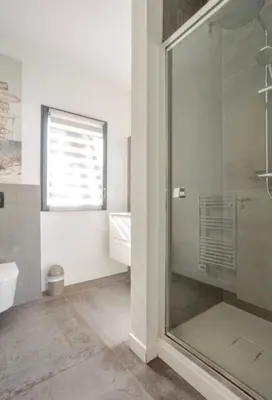 Salle de bains dans l'établissement Salles, Maison à 30 min d'Arcachon