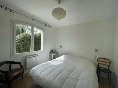 Un ou plusieurs lits dans un hébergement de l'établissement Villa rénovée à Capbreton: 8 pers, grand jardin, proche plage et commodités - FR-1-413-226