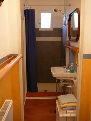 Salle de bains dans l'établissement Guesthouse La Burle