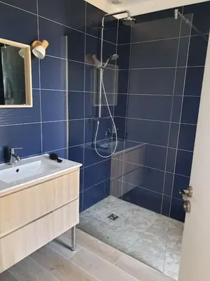 Salle de bains dans l'établissement Maison récent proche du lac de Léon et de l'Océan
