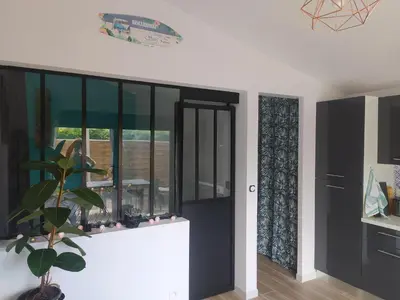 Cuisine ou kitchenette dans l'établissement Maisonnette