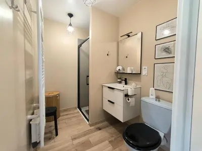 Salle de bains dans l'établissement Les Treilles de Salies - Studio au calme