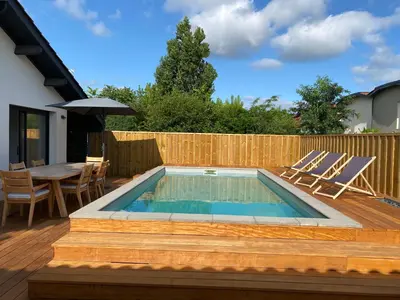 Piscine de l'établissement LUTZY Maison moderne au calme piscine ou située à proximité