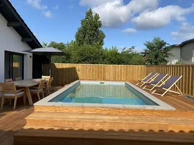 Piscine de l'établissement LUTZY Maison moderne au calme piscine ou située à proximité