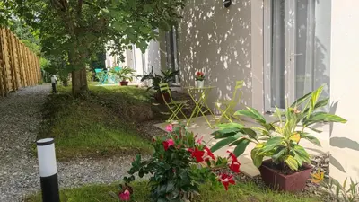 Jardin de l'établissement Les Treilles de Salies - Spa et sauna intérieur