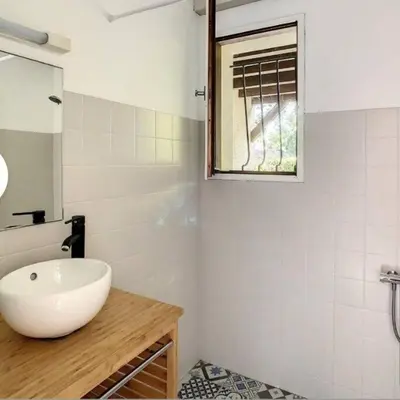 Salle de bains dans l'établissement La maison près du Lac