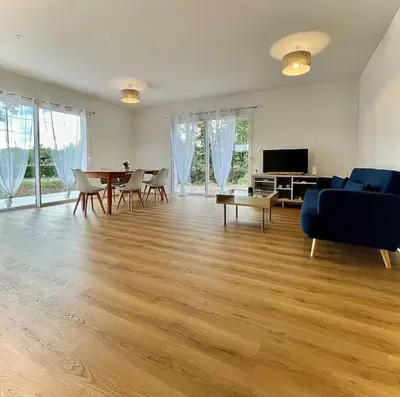 Télévision ou salle de divertissement dans l'établissement Maison neuve à 25mn de l'Océan