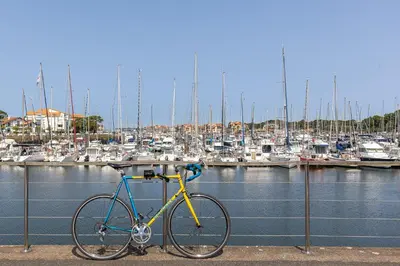 Vélo sur le terrain de l'établissement Le Balcon du Port - Joli studio à Capbreton ou dans les environs