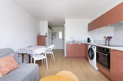 Cuisine ou kitchenette dans l'établissement Le Balcon du Port - Joli studio à Capbreton
