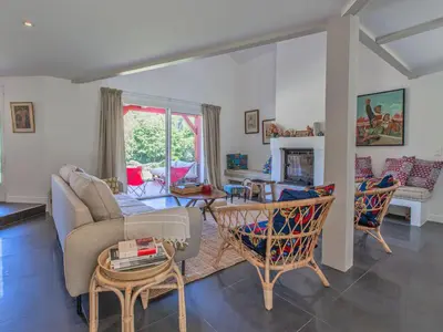 Coin salon dans l'établissement Villa Caloye by Interhome