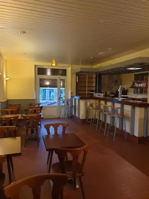Restaurant ou autre lieu de restauration dans l'établissement Auberge des Arènes