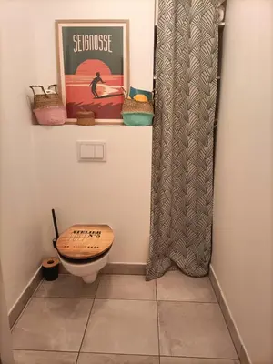 Salle de bains dans l'établissement Appart' cocooning prêt de la forêt