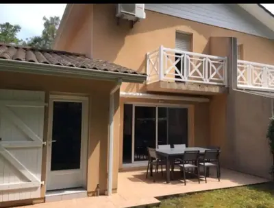 Balcon ou terrasse dans l'établissement Agréable maison climatisée idéalement placée pour 6personnes vieux boucau
