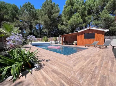 Piscine de l'établissement Le Doux Refuge ou située à proximité