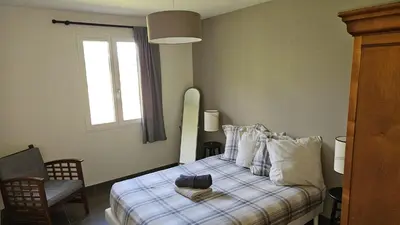 Un ou plusieurs lits dans un hébergement de l'établissement Grande maison entre Lac et forêt
