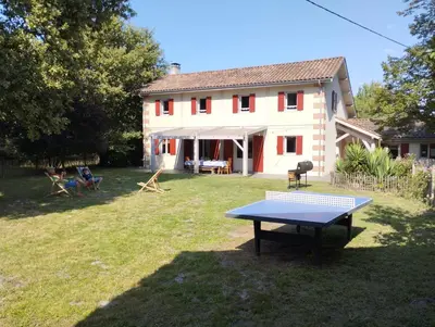 Jardin de l'établissement Grande maison entre Lac et forêt