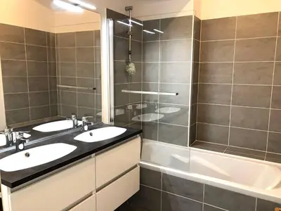 Salle de bains dans l'établissement L' Hippocampe du bassin - 3 étoiles