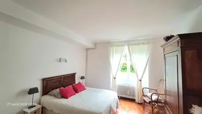 Un ou plusieurs lits dans un hébergement de l'établissement Domaine de Cachaou Logis du Pujeau sauna & spa piscine chauffée