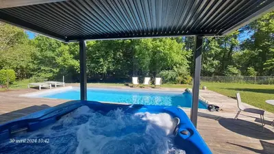 Piscine de l'établissement Domaine de Cachaou Logis du Pujeau sauna & spa piscine chauffée ou située à proximité