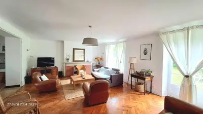 Télévision ou salle de divertissement dans l'établissement Domaine de Cachaou Logis du Pujeau sauna & spa piscine chauffée