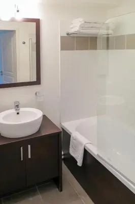 Salle de bains dans l'établissement Apartment Les Cottages du Lac T4 Privilège by Interhome
