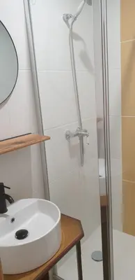 Salle de bains dans l'établissement La Pinède du Chéou, Piscine, Logement indépendant, Parking, Draps, Wifi fibre