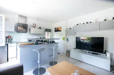 Cuisine ou kitchenette dans l'établissement Sable et Reflets - T2 - Centre ville d'Hossegor