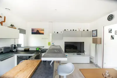 Cuisine ou kitchenette dans l'établissement Sable et Reflets - T2 - Centre ville d'Hossegor