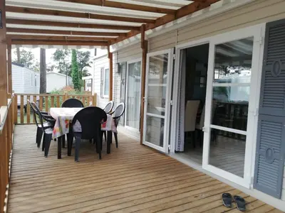 Balcon ou terrasse dans l'établissement Sbvacances Entièrement équipé et tout confort grand 2ch avec suite parentale et 2 sdb dans camping 4 étoiles