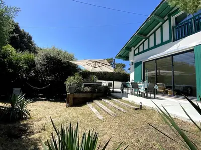 Jardin de l'établissement Agréable villa à Pyla plage