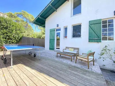 Piscine de l'établissement Agréable villa à Pyla plage ou située à proximité