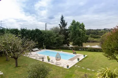 Piscine de l'établissement L'Aparté ou située à proximité