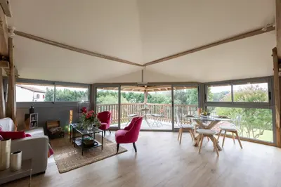 Coin salon dans l'établissement L'Aparté
