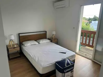 Un ou plusieurs lits dans un hébergement de l'établissement Maison 100m2 4 chambres avec piscine jardin paysage