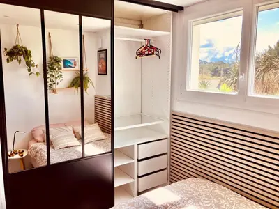 Un ou plusieurs lits dans un hébergement de l'établissement La Gravière, Cozy Studio Wifi & Parking 20M Océan Surf Plage