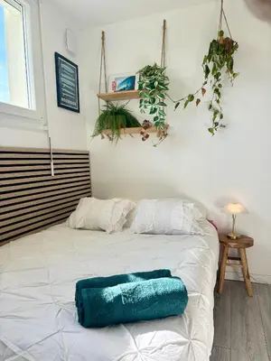 Un ou plusieurs lits dans un hébergement de l'établissement La Gravière, Cozy Studio Wifi & Parking 20M Océan Surf Plage