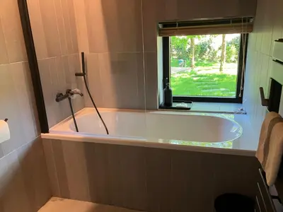 Salle de bains dans l'établissement Ecolodge 'Calme et Nature' avec Piscine au Golf-Lac-Plages Océanes - Couchage 2 personnes
