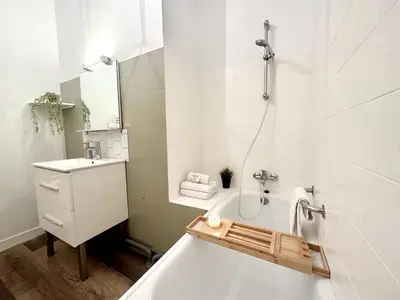 Salle de bains dans l'établissement LE WLÉRICK LUMINEUX - Spacieux - Hyper Centre