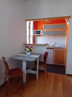 Cuisine ou kitchenette dans l'établissement Foudebassan