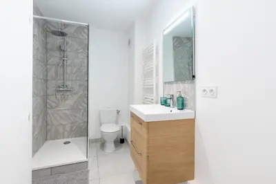 Salle de bains dans l'établissement Le Cocon, Dax, Studio cœur de ville