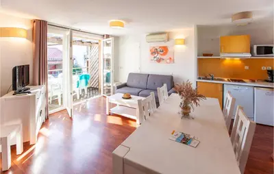 Plan de l'établissement Gorgeous Apartment In Cassen With Swimming Pool