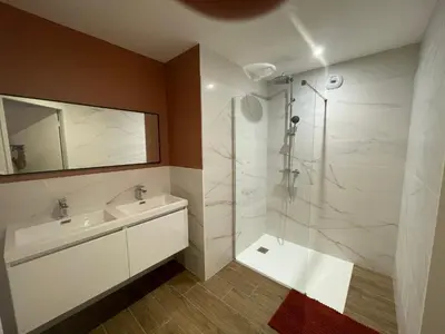 Salle de bains dans l'établissement Vue Mer - Au Coeur de Contis Plage