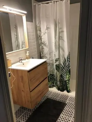 Salle de bains dans l'établissement Maison ICHABELENIA