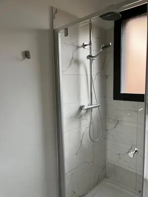 Salle de bains dans l'établissement Maison 8 personnes avec jardin piscine st Julien en Born Contis
